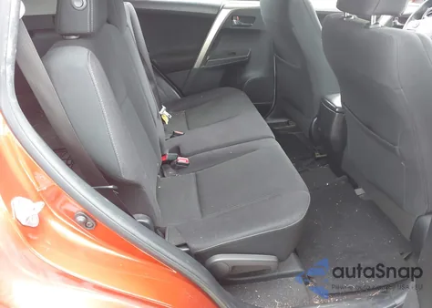 2015 Toyota Rav4 Xle z USA, uszkodzony, nr VIN JTMRFREV8FJ021275